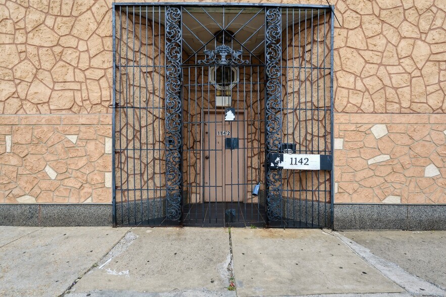 Primary Photo Of 1142-1148 Broadway, Camden Flex For Sale