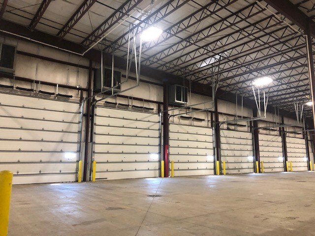 More Photos Of 14831 Foundation Ave, Evansville Distribution For Lease