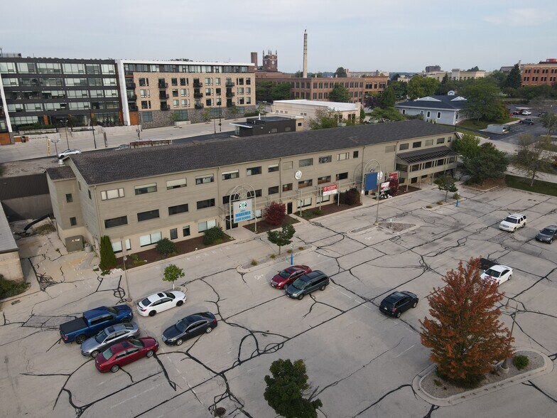 More Photos Of 712 Riverfront Dr, Sheboygan Office For Sale