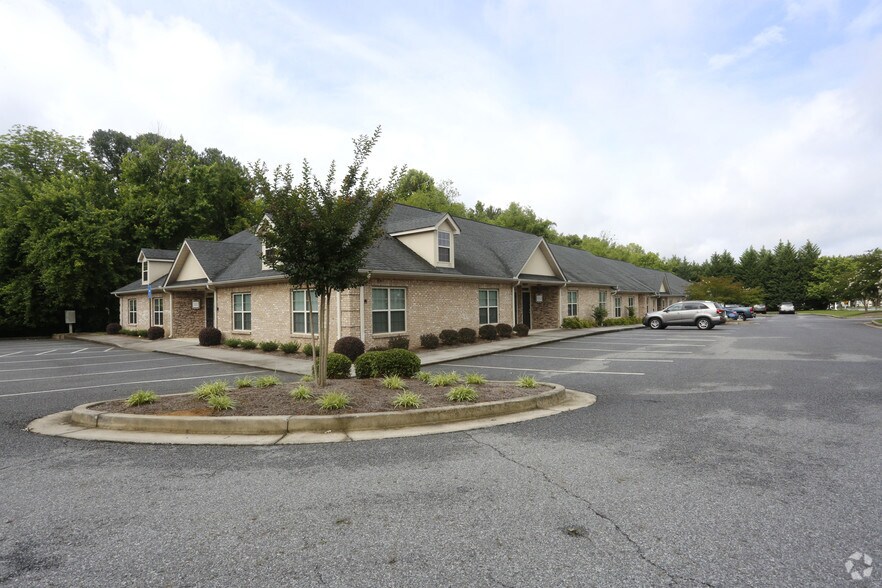 More Photos Of 20 Pointe North Dr, Cartersville Office For Lease