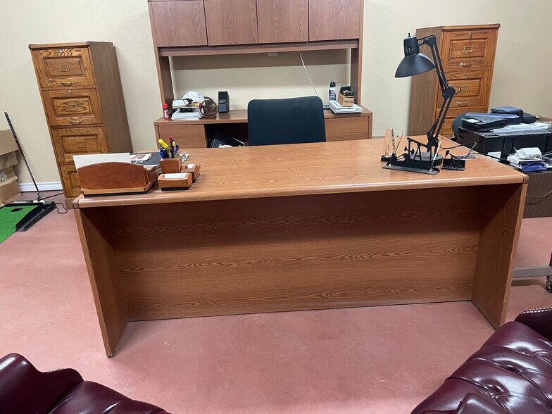 More Photos Of 160 Cimmarron Trail, Runaway Bay Light Manufacturing For Sale