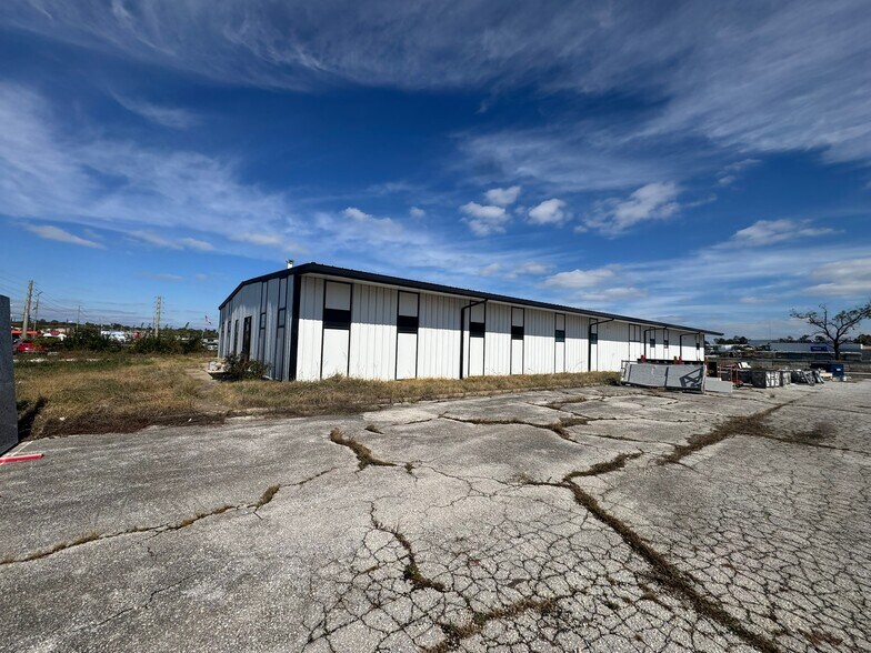 More Photos Of 2103 S 8th St, Rogers Warehouse For Sale