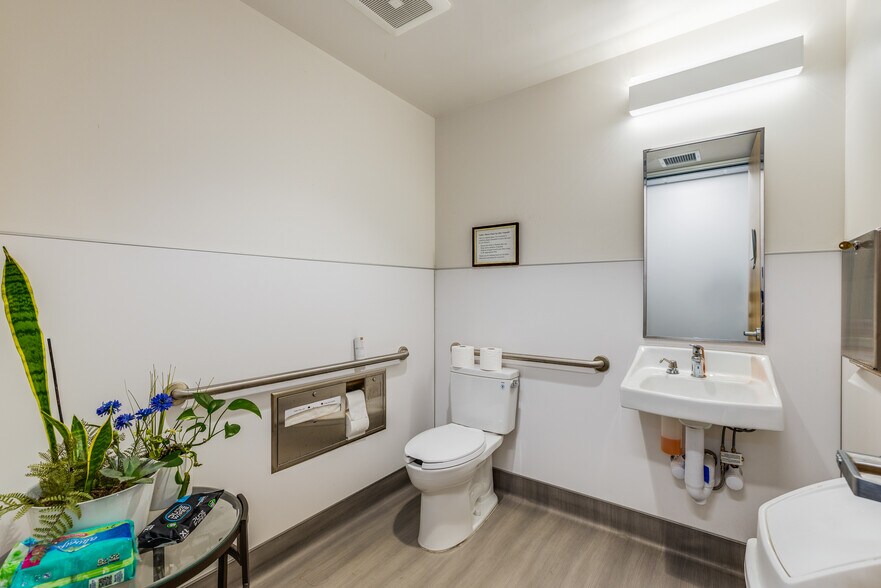 More Photos Of 780 Montague Expy, San Jose Showroom For Lease