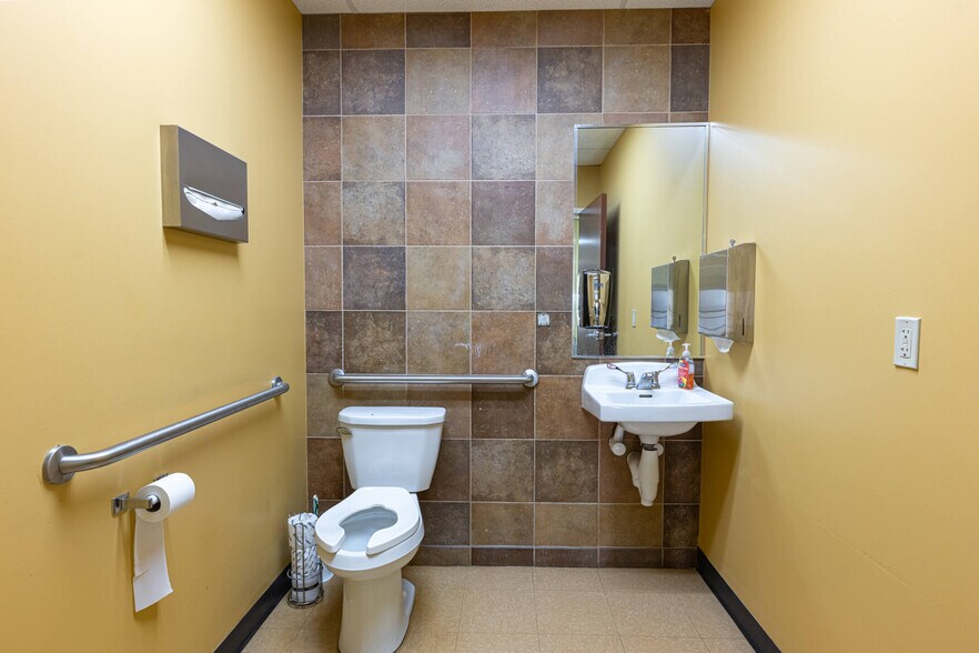 More Photos Of 3040-3050 S Kettering Blvd, Moraine Freestanding For Sale