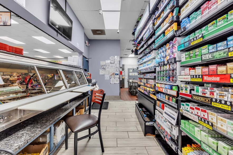 More Photos Of 7641 Hacks Cross Rd, Olive Branch Service Station For Sale