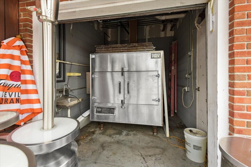 More Photos Of 201 Laurel St, Conway Restaurant For Sale