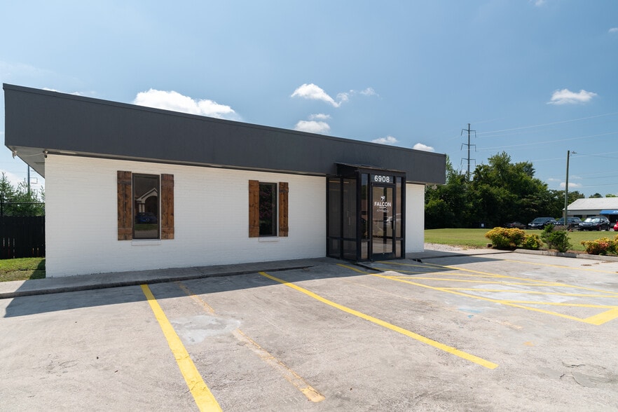 More Photos Of 6908 Office Park Cir, Knoxville Medical For Sale