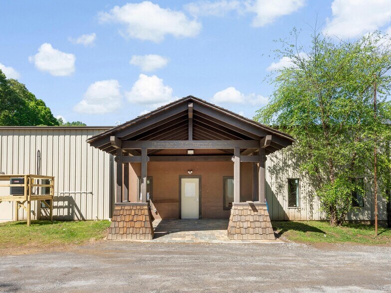 More Photos Of 93 Thompson St, Asheville Manufacturing For Lease