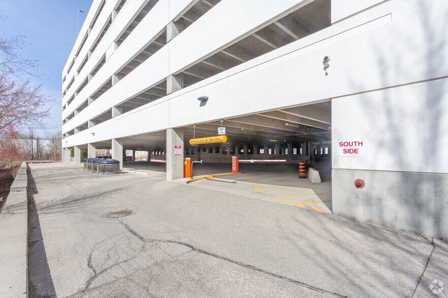 More Photos Of 609 Kumpf Dr, Waterloo Office For Lease