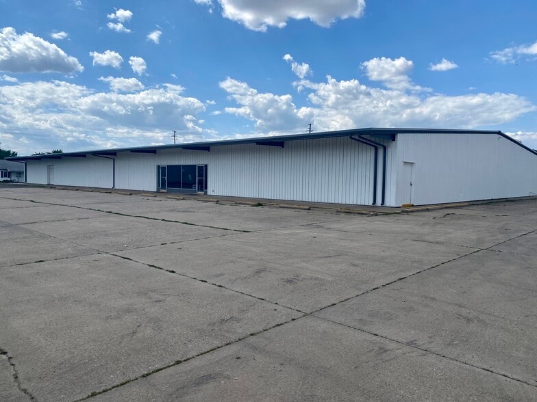 More Photos Of 203 S Madison St, Prairie City Warehouse For Sale