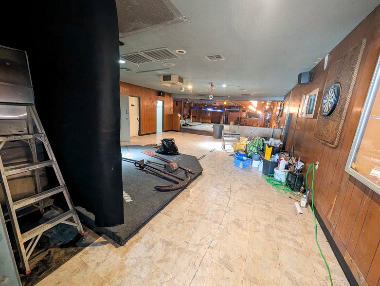 More Photos Of 2031 Yosemite Blvd, Modesto Bar For Sale