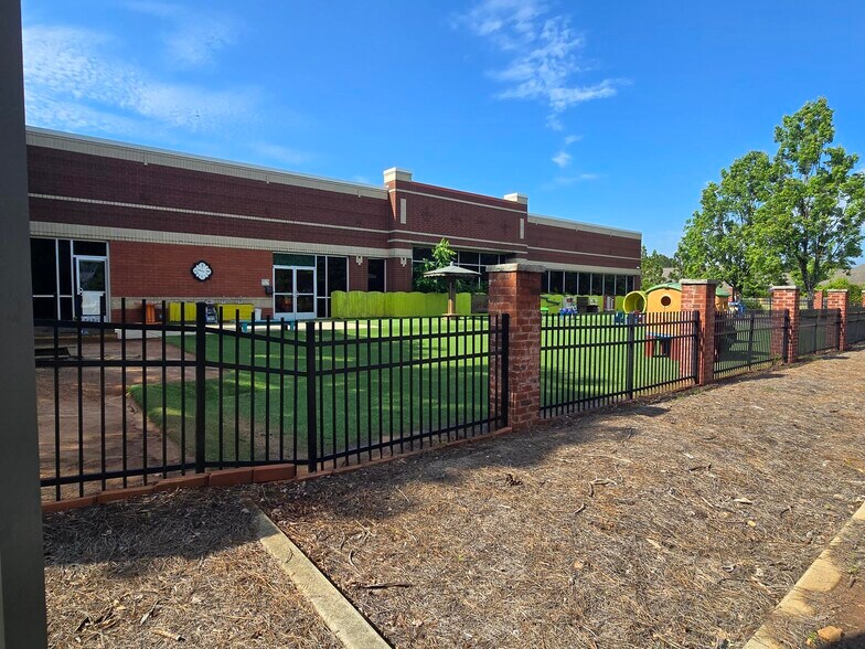 More Photos Of 10700 Abbotts Bridge Rd, Johns Creek General Retail For Lease