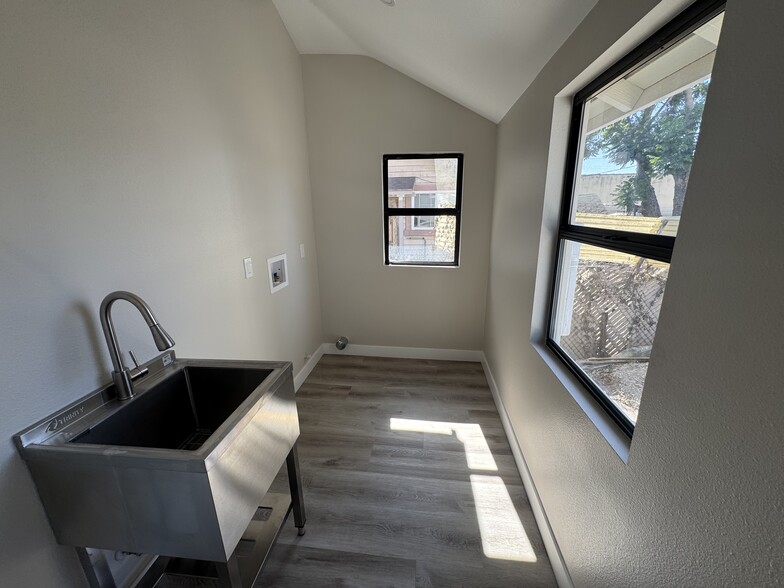 More Photos Of 529 W 10th St, Long Beach Apartments For Sale