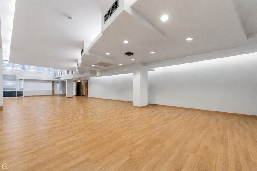 More Photos Of 1309-1311 E 57th St, Chicago Office For Lease