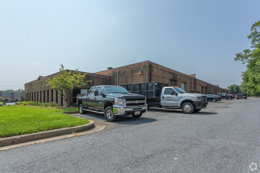 More Photos Of 4 Nashua Ct, Essex Light Distribution For Lease