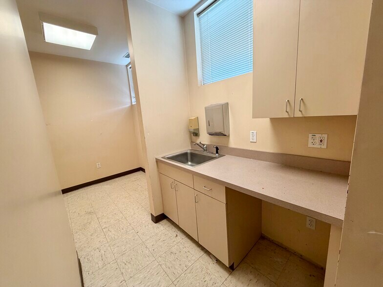 More Photos Of 853-855 Grove St. st, Irvington Healthcare For Lease