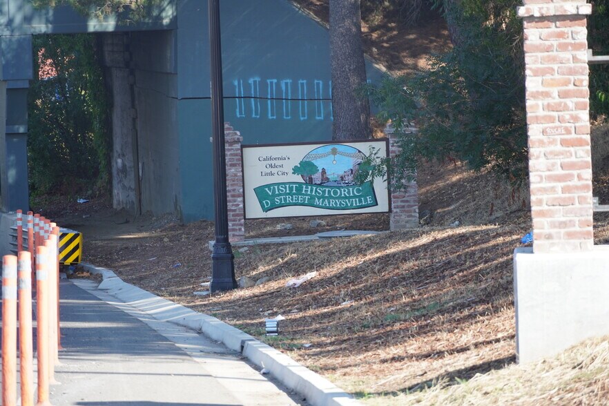 More Photos Of 400-406 D St, Marysville Storefront For Lease