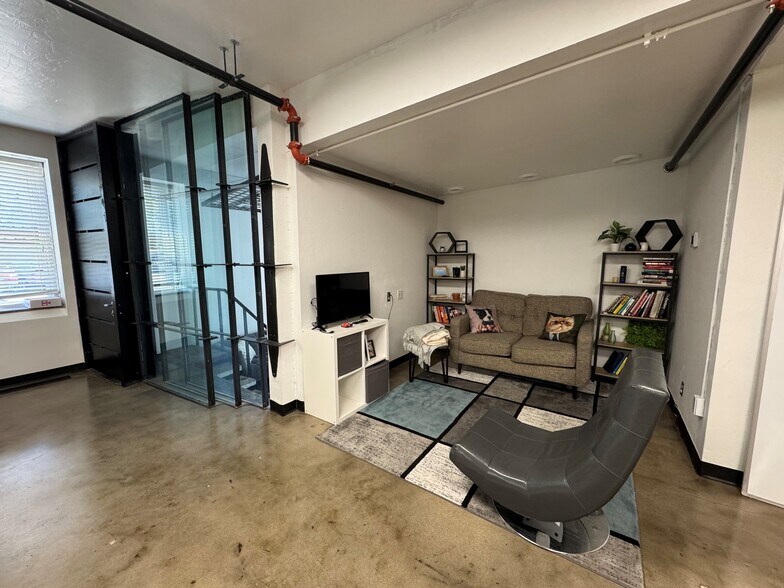 More Photos Of 105-111 N Harrison Ave, Oklahoma City General Retail For Lease