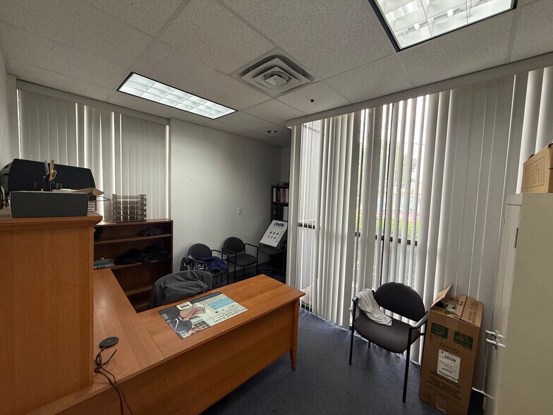 More Photos Of 5210 Airport Fwy, Haltom City Warehouse For Lease