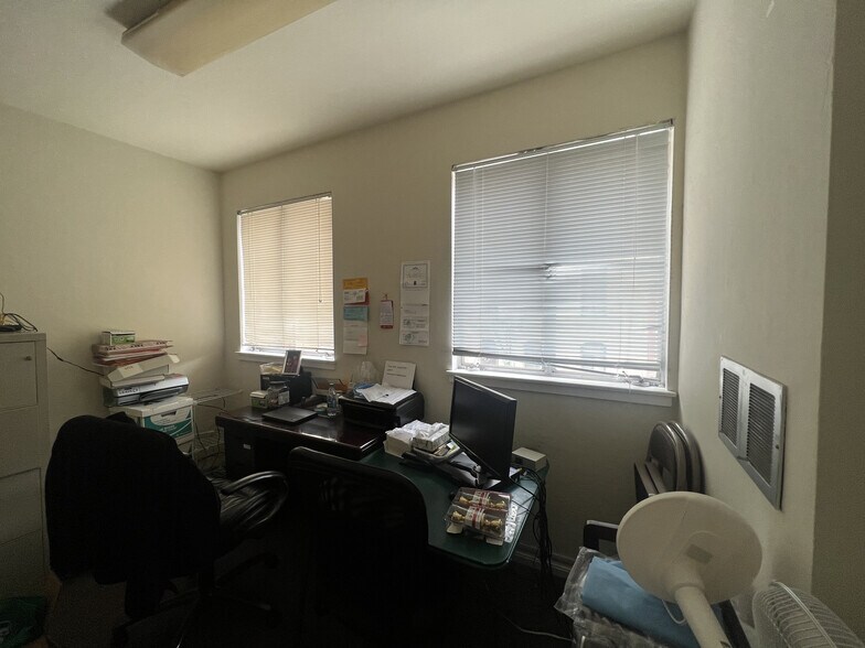 More Photos Of 160 Waverly Pl, San Francisco Storefront Retail Office For Lease