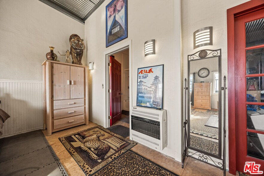 More Photos Of 9025 Camp Rock Rd, Lucerne Valley Veterinarian Kennel For Sale
