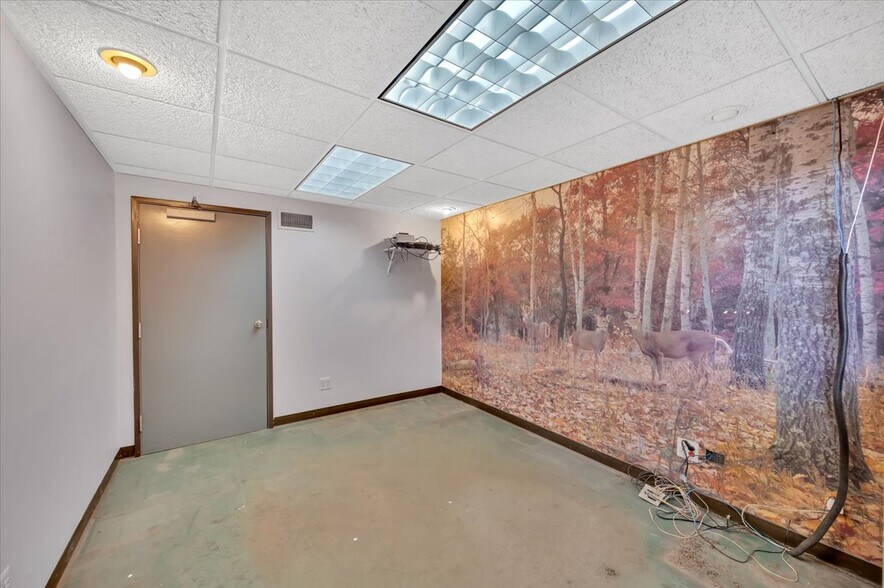 More Photos Of 8837 Lyndon St, Detroit Warehouse For Sale