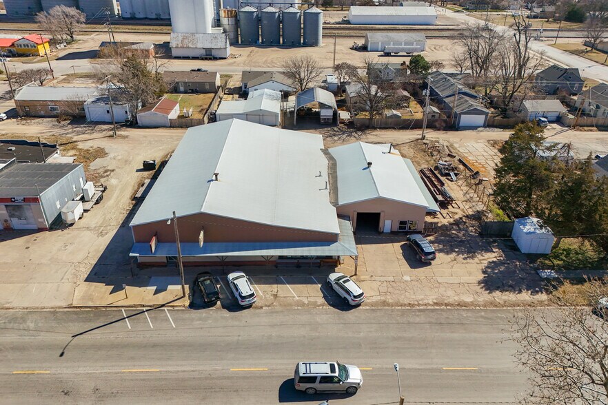 More Photos Of 410 N Commercial Ave, Sedgwick Storefront For Sale