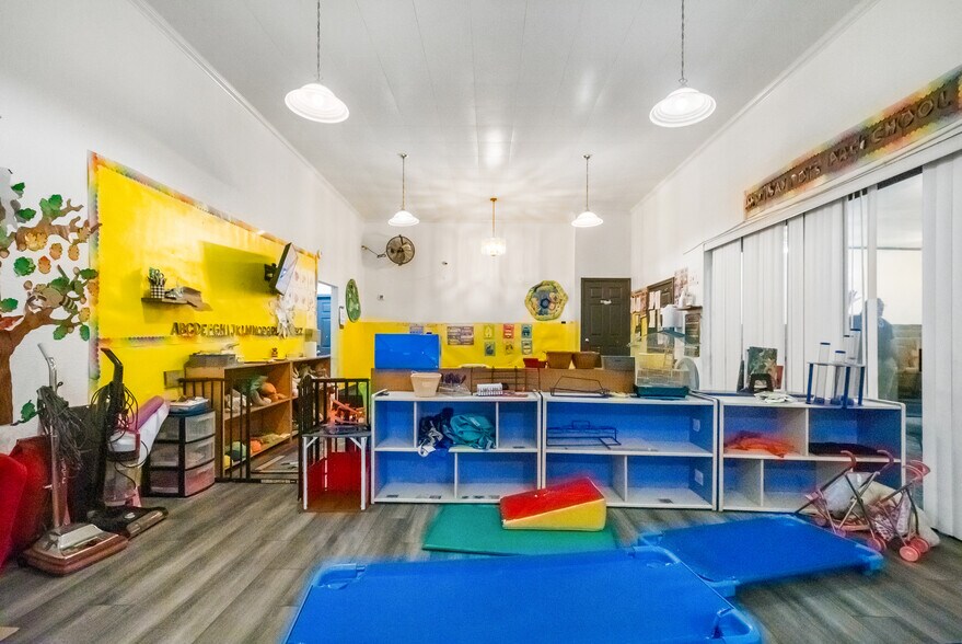 More Photos Of 671 9th St, Richmond Specialty For Sale