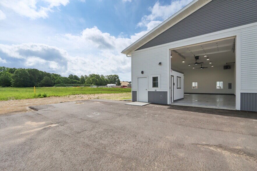 More Photos Of , Reedsburg Flex For Sale