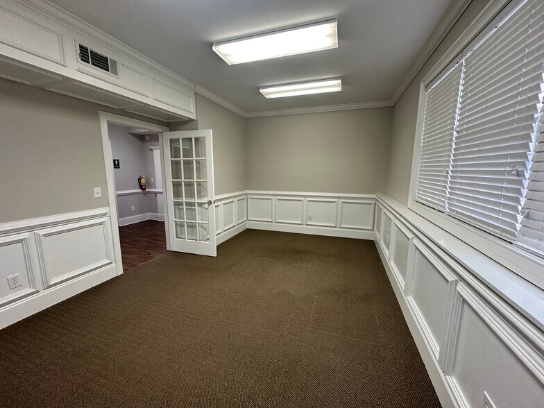 More Photos Of 327 Dahlonega St, Cumming Medical For Sale