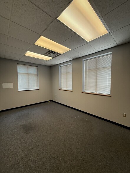 More Photos Of 305 River Dr, LaFollette Medical For Sale