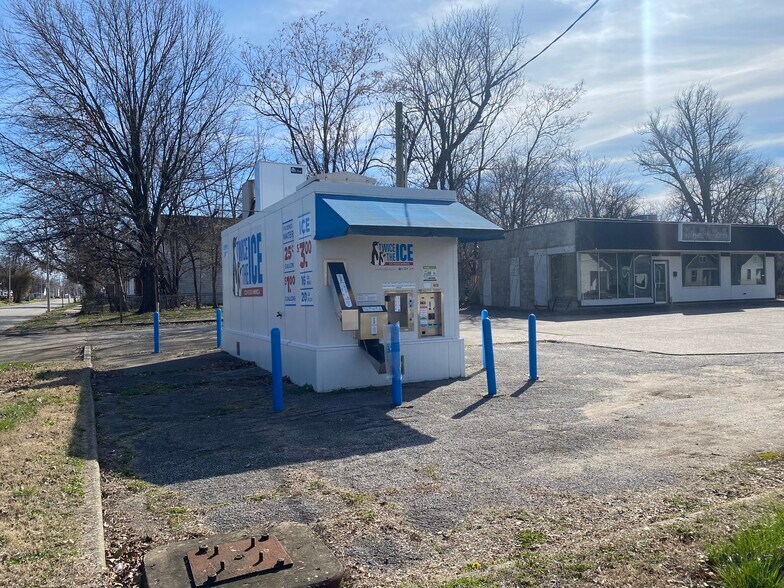 More Photos Of 401 S Kentucky Ave, Evansville Freestanding For Sale