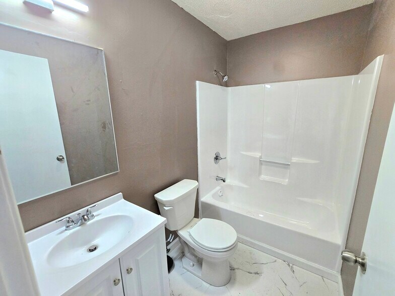 More Photos Of 270-276 Bellevue St, Hartford Apartments For Sale
