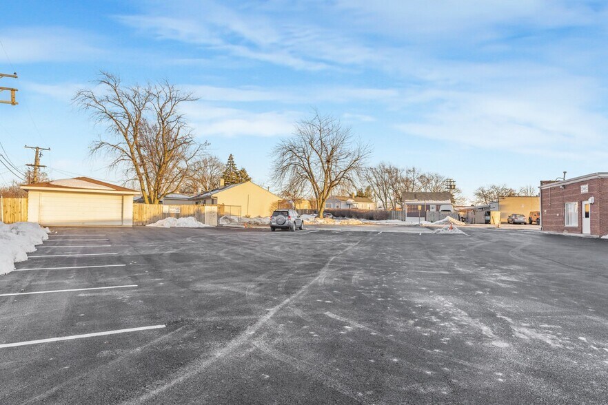 More Photos Of 1551 Plainfield Rd, Joliet Freestanding For Lease