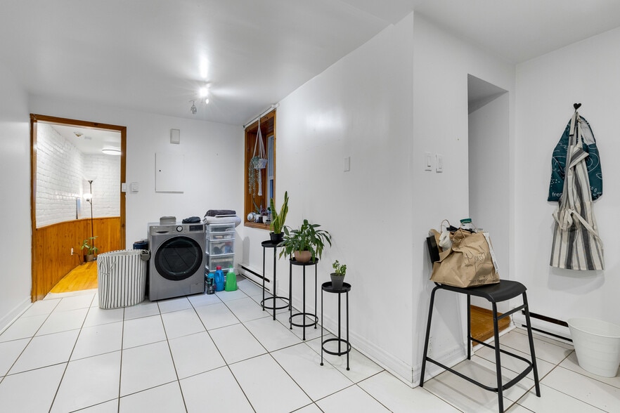 More Photos Of 15-17 Av. de l'Épée, Outremont Multifamily For Sale