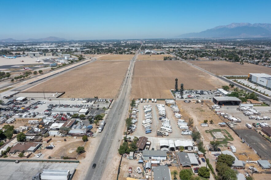 More Photos Of 2436 5th St, Highland Warehouse For Sale