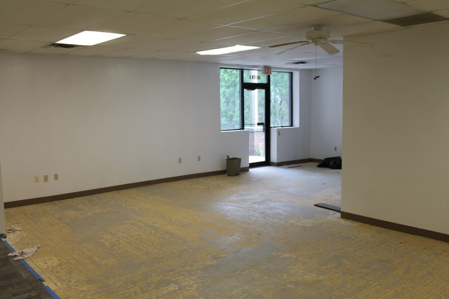 More Photos Of 3143 Main St, West Middlesex Storefront Retail Office For Lease