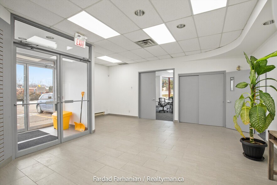 More Photos Of 42 Cardico Dr, Whitchurch-Stouffville Warehouse For Lease