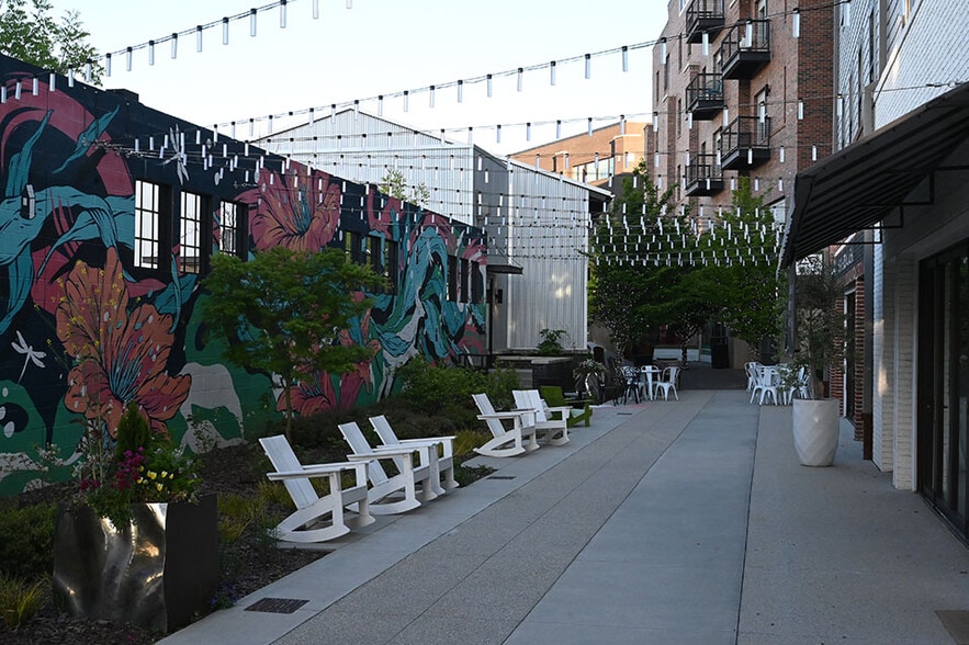 More Photos Of 421-441 Sandy Creek Rd, Fayetteville Restaurant For Lease