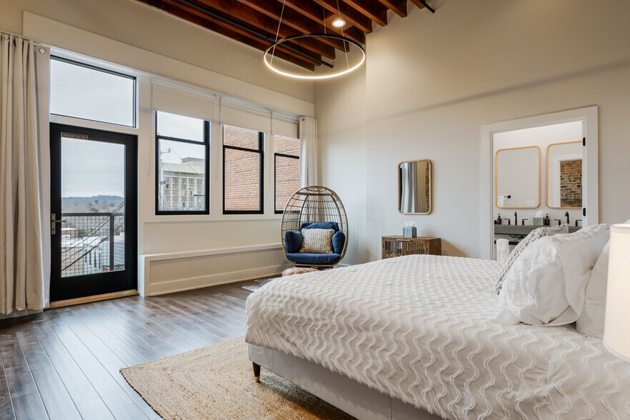 More Photos Of 122 College St, Asheville Storefront Retail Residential For Sale