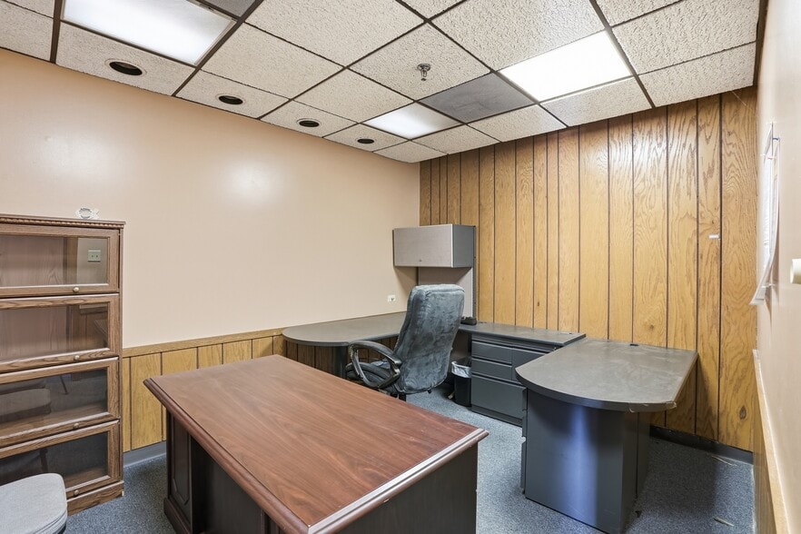 More Photos Of 17704-17718 Oak Park Ave, Tinley Park Office For Sale