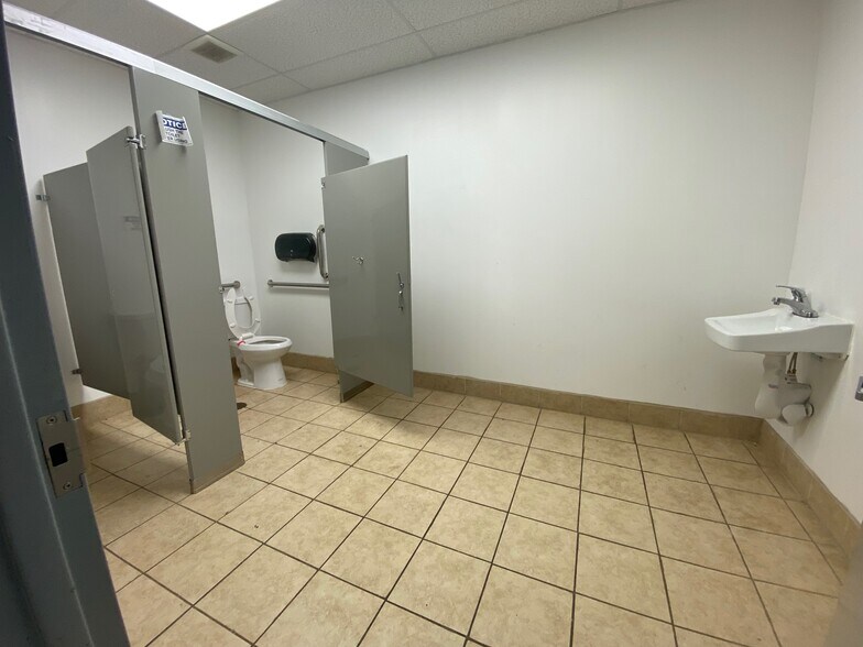 More Photos Of 5140 S Ashland Ave, Chicago Office For Sale