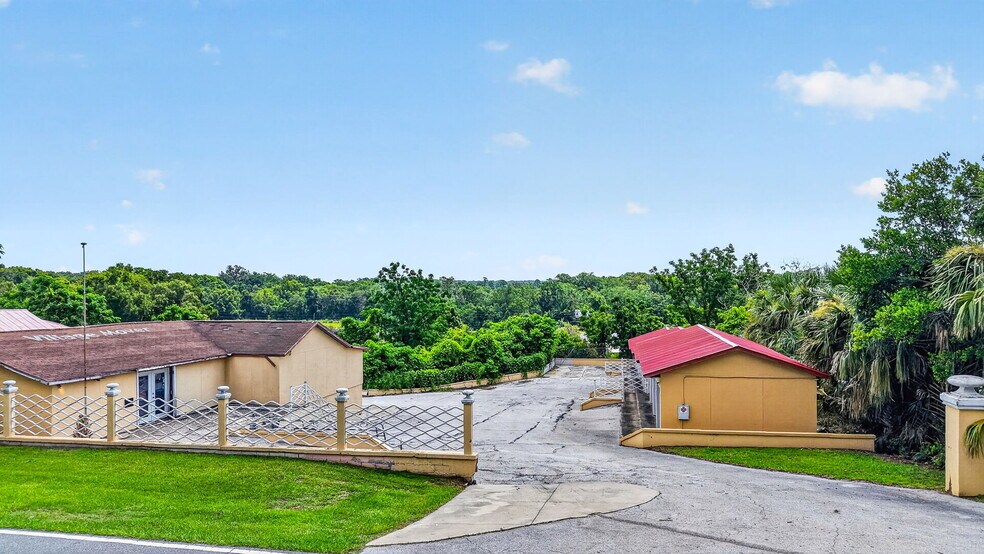 More Photos Of 611 N Dixie Ave, Fruitland Park Self Storage For Sale