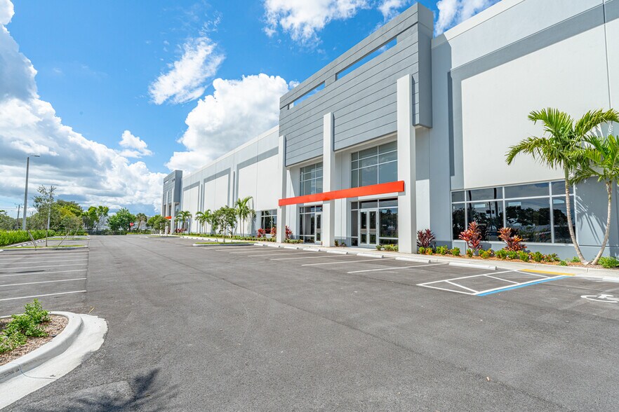 More Photos Of 2910 Stirling Rd, Hollywood Distribution For Lease