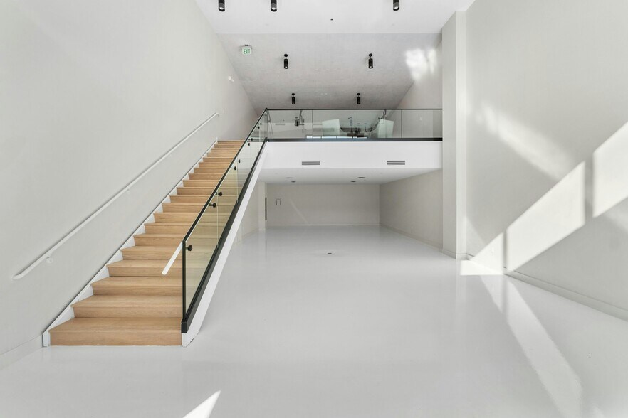 More Photos Of 8001 Circuit of the Americas Blvd, Del Valle Showroom For Sale