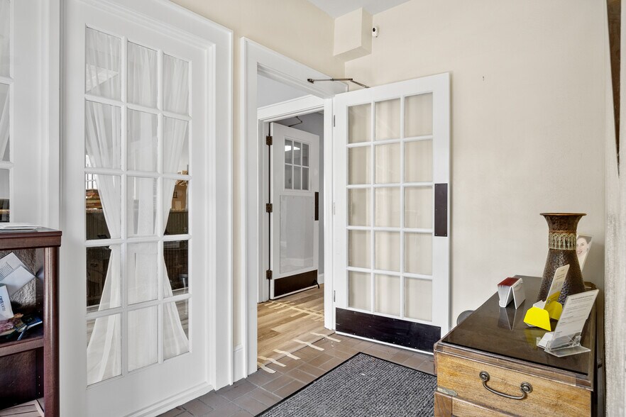 More Photos Of 614 S Main St, Blacksburg Medical For Sale