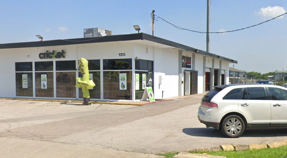 Primary Photo Of 1315 Spencer Hwy, South Houston Freestanding For Lease