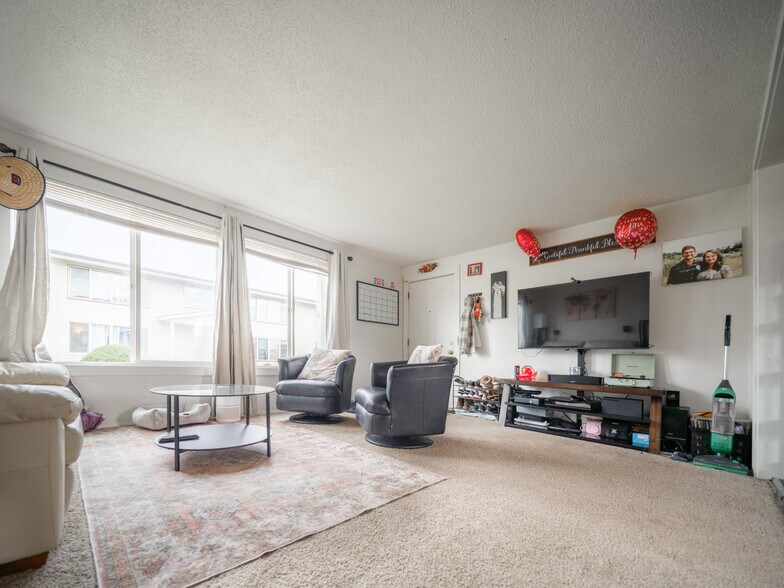 More Photos Of 920 18th Ave SW, Albany Multifamily For Sale