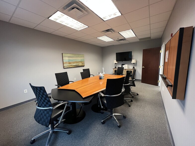 More Photos Of 19415 Deerfield Ave, Lansdowne Medical For Lease
