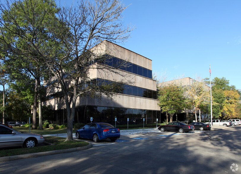 More Photos Of 200 River Pointe Dr, Conroe Office For Lease